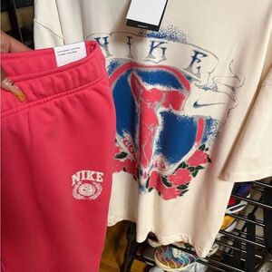 Nike Women’s jogger & tee